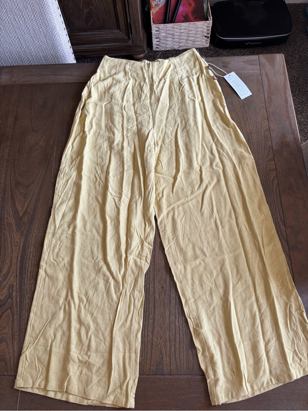 Wide-Leg Pants in Soft Yellow